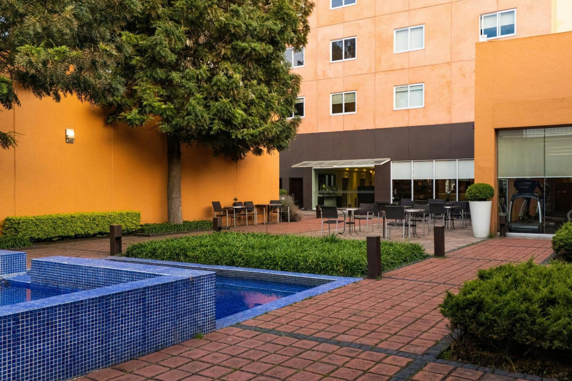 Courtyard Toluca Tollocan Exteriér fotografie
