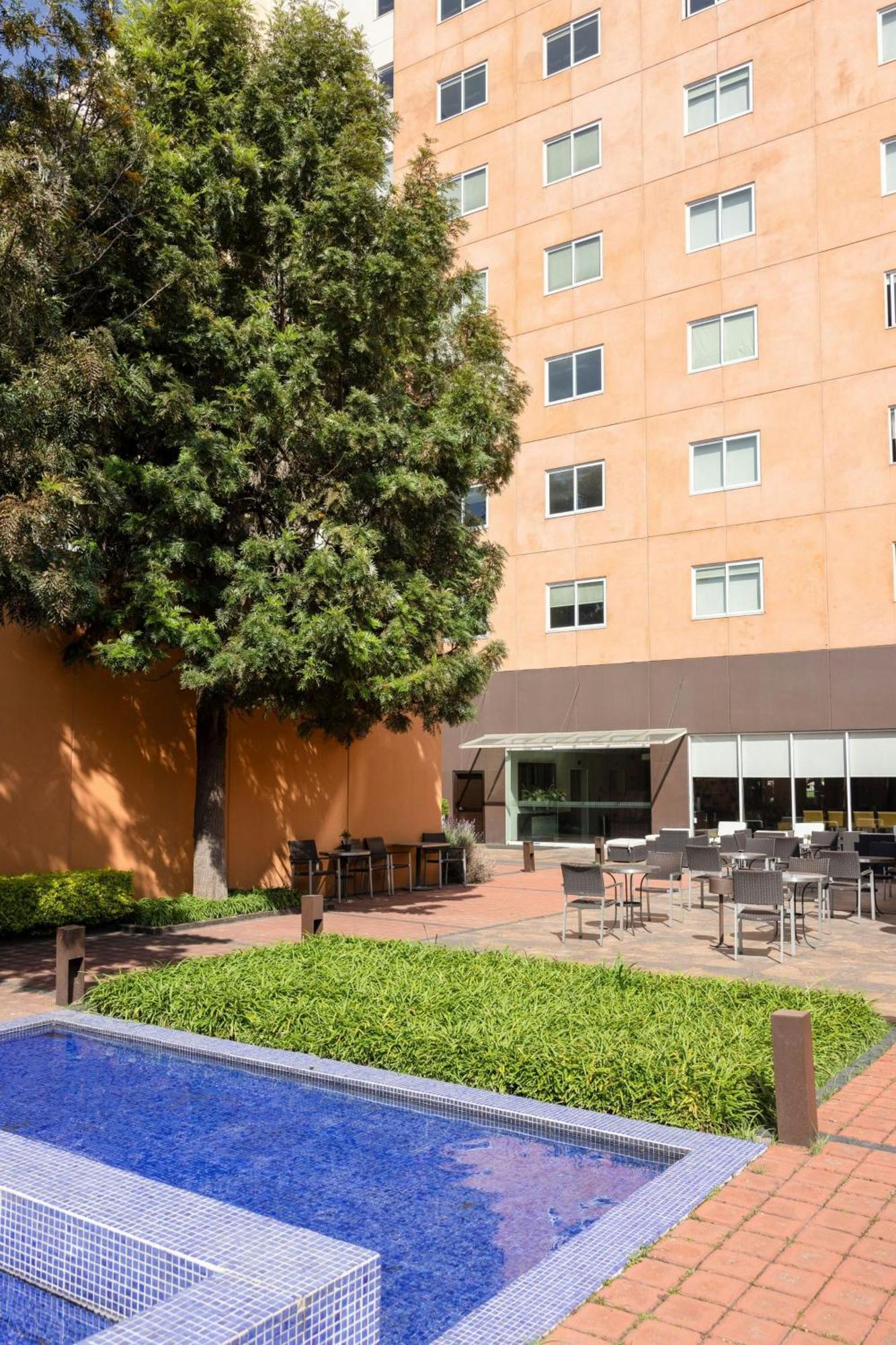 Courtyard Toluca Tollocan Exteriér fotografie